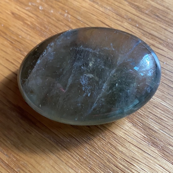 Green quartz palm stone  (Prasiolite) - Picture 2 of 2